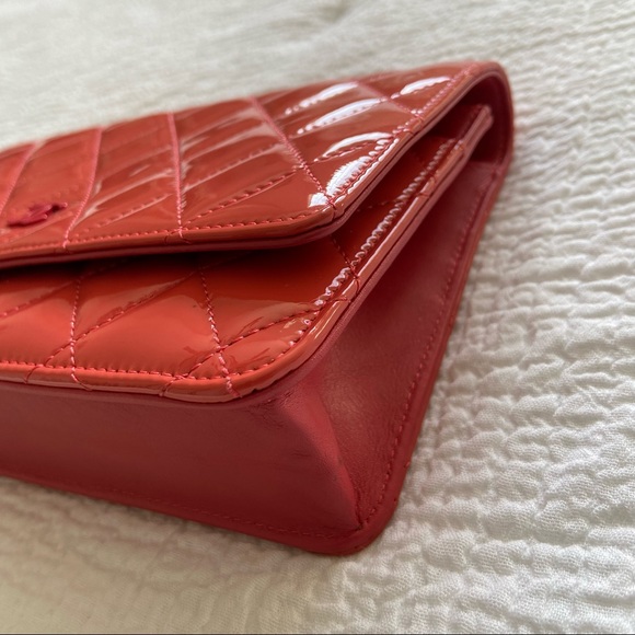 Chanel Patent Quilted Dark Pink Wallet On Chain WOC - Picture 4 of 12